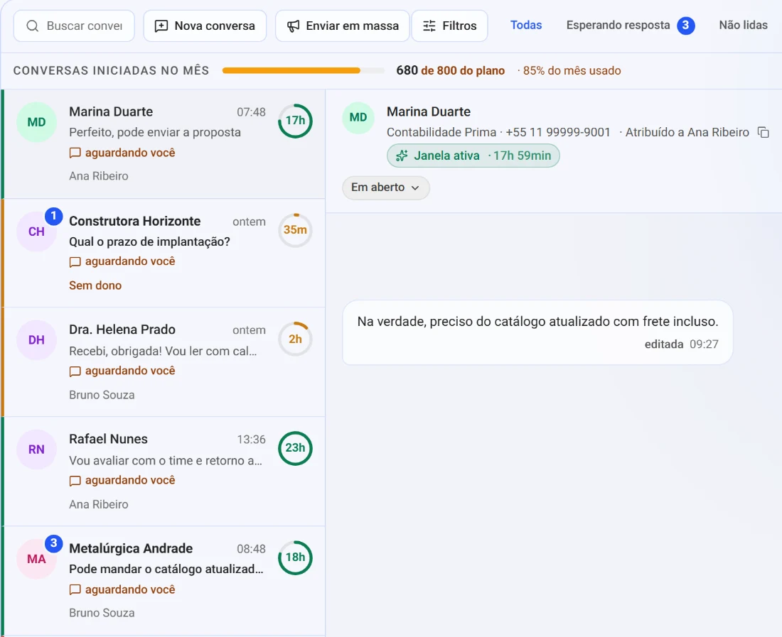 Lista de conversas com o anel de tempo restante da janela de 24 h em cada contato (dados fictícios)